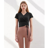 ヨガトップス 半袖 綺麗め ナイロン Vネック 半袖 無地 速乾 スポーツ お腹カバー フィットネス 軽さ 吸汗 リボン付け 引き紐 ランニング 胸元ギャザー 3色選択可 S-L